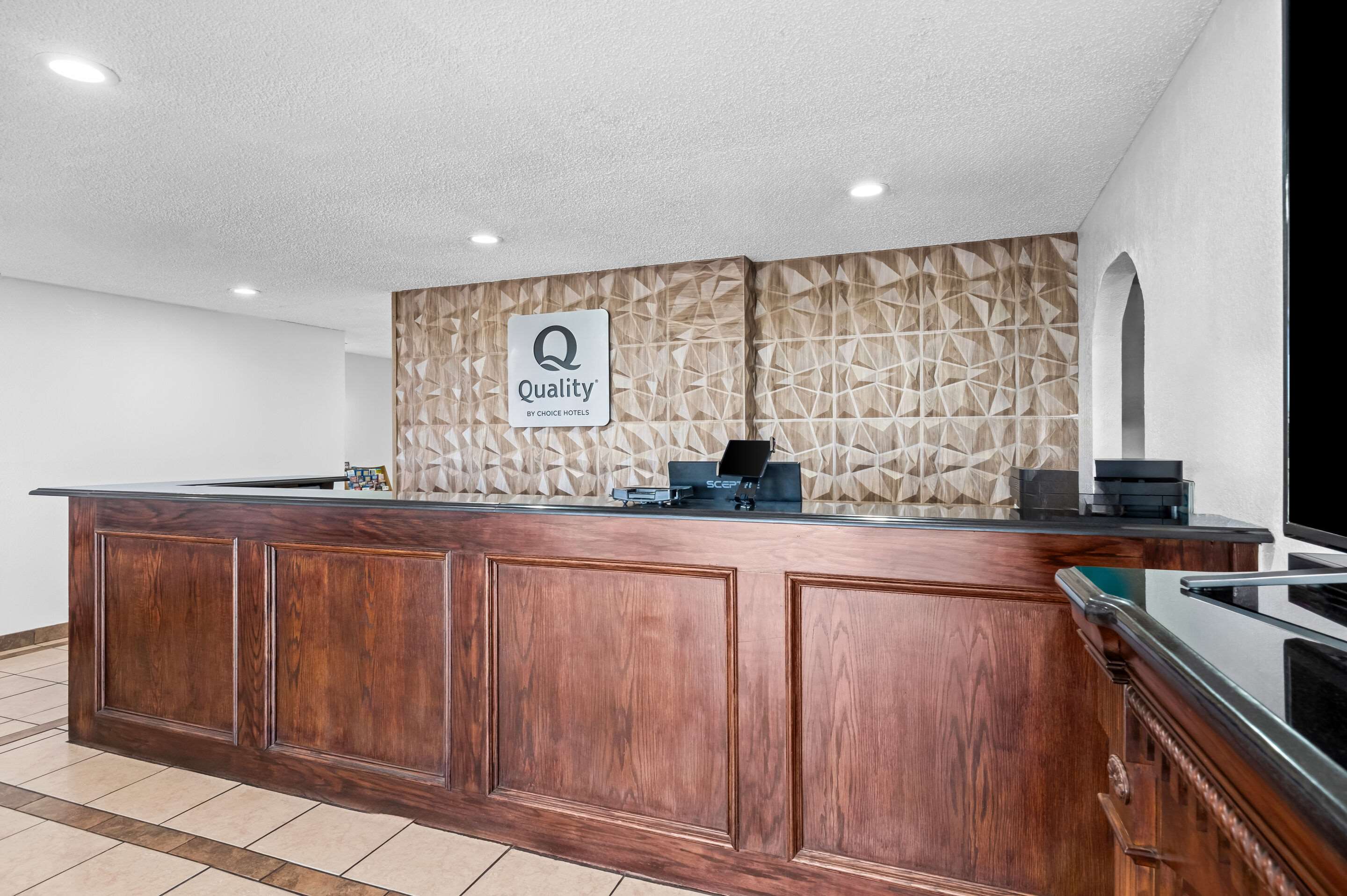 Front desk | Quality Inn & Suites