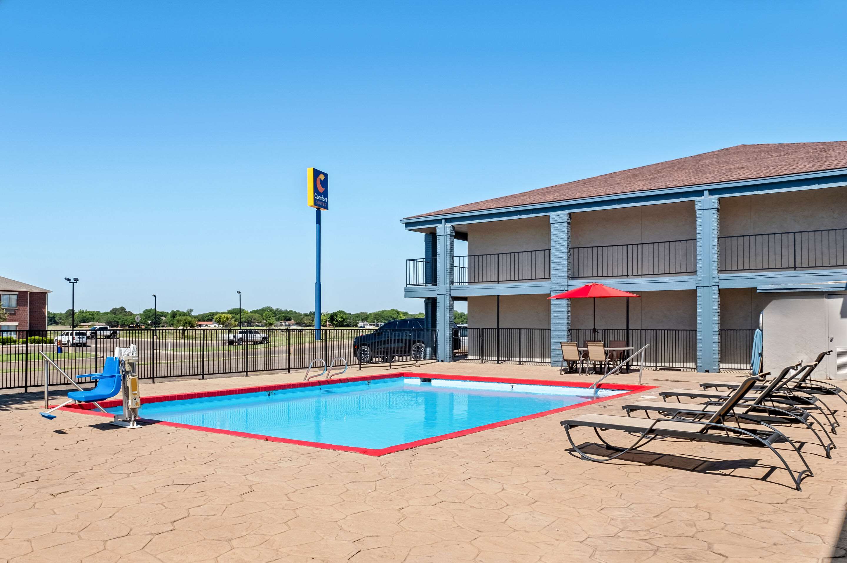 Outdoor pool | Quality Inn & Suites