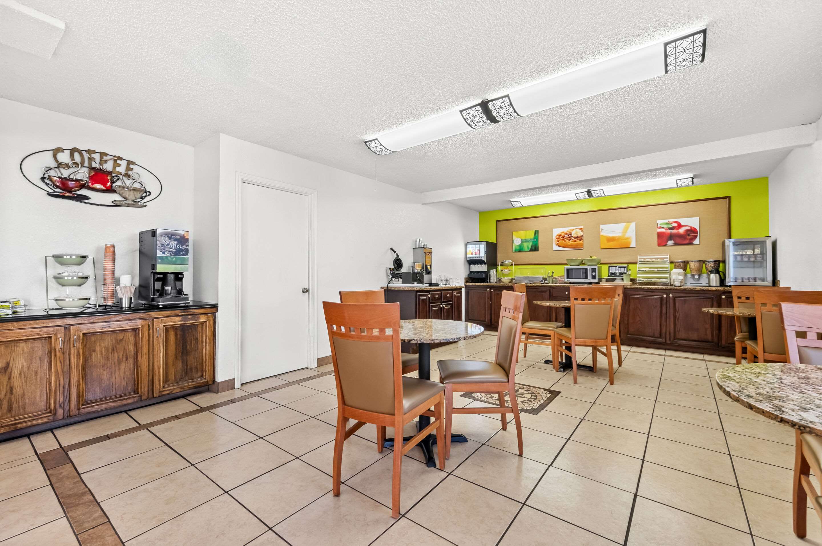 Breakfast area | Quality Inn & Suites