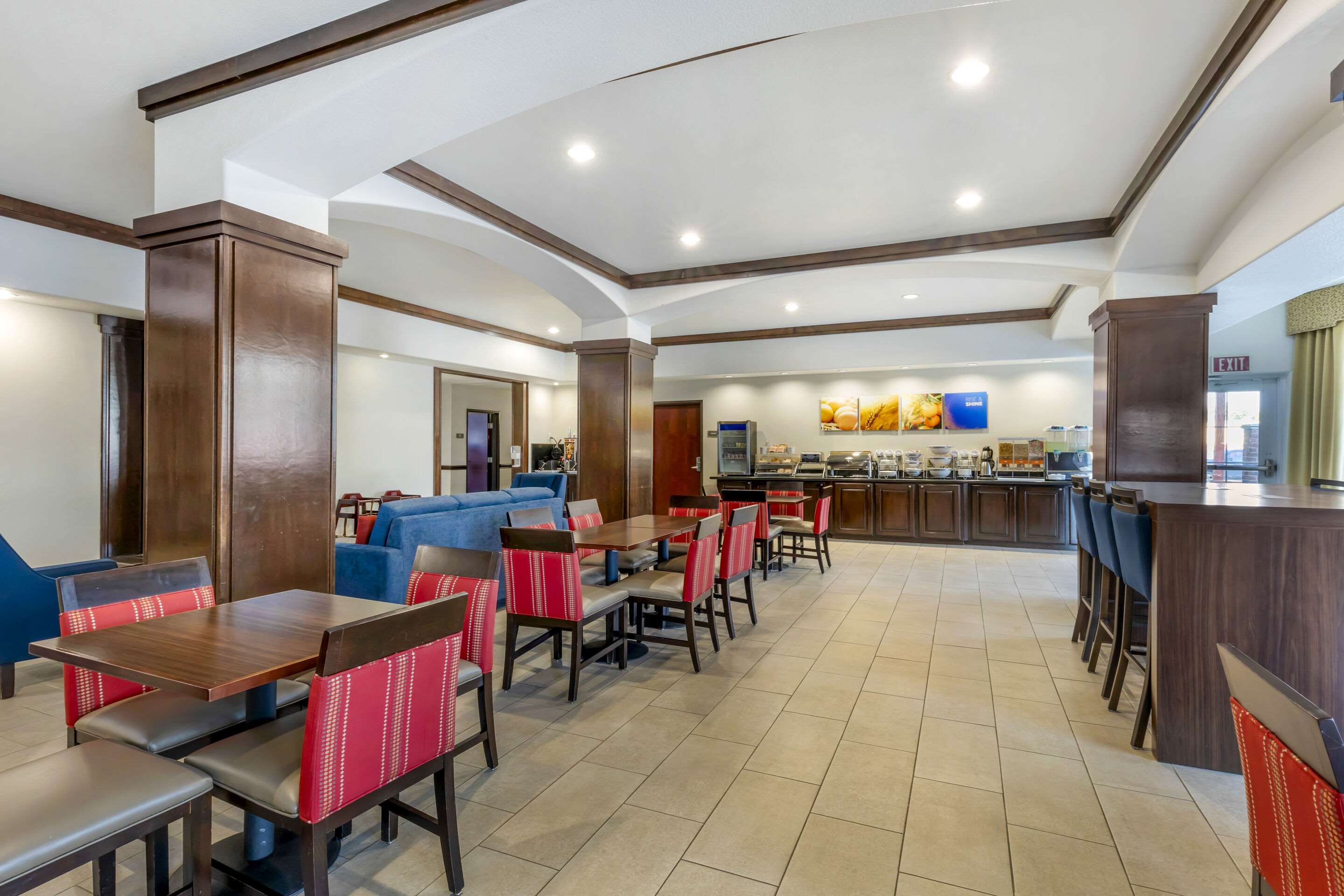 Breakfast area | Comfort Inn & Suites