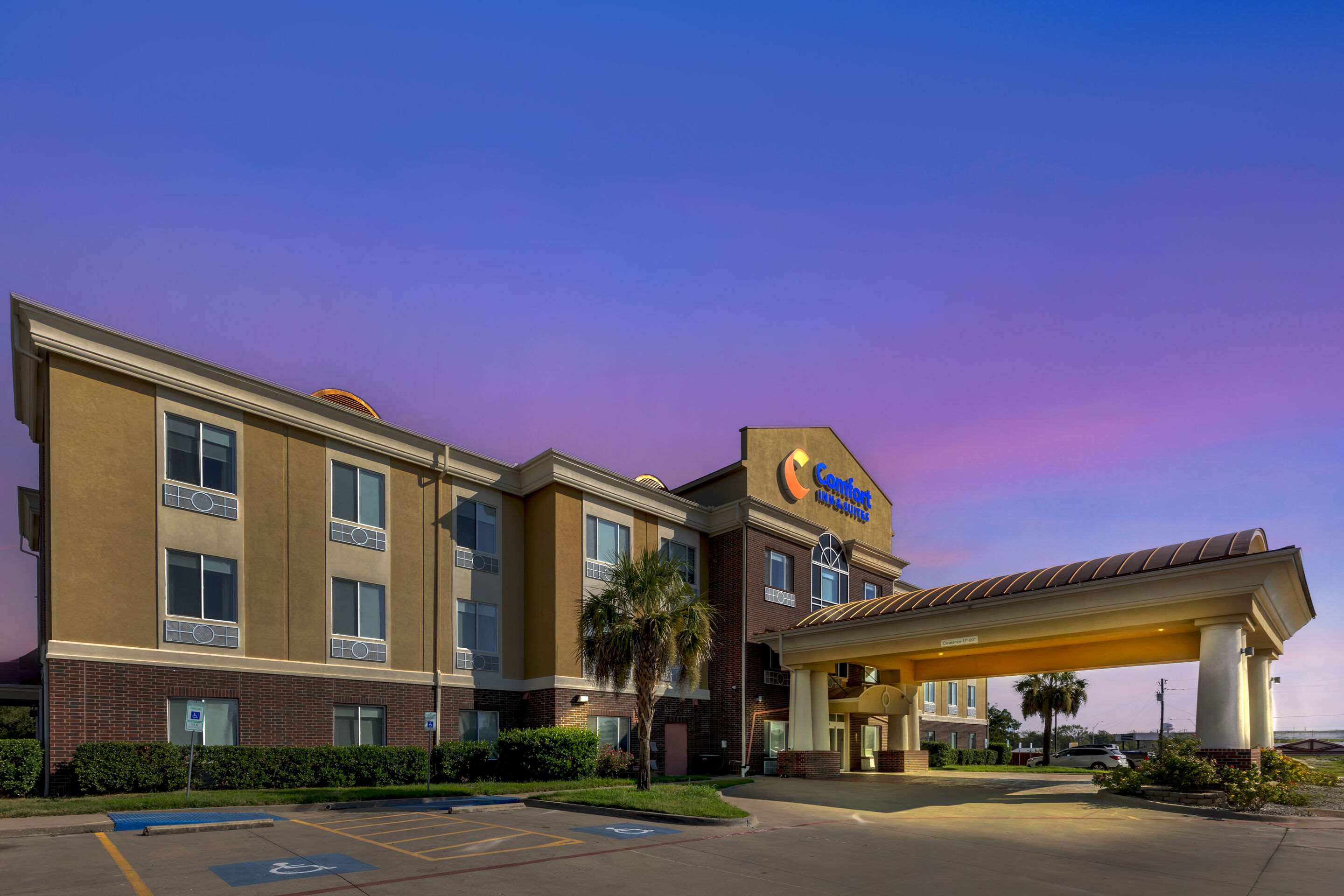 Twilight | Comfort Inn & Suites