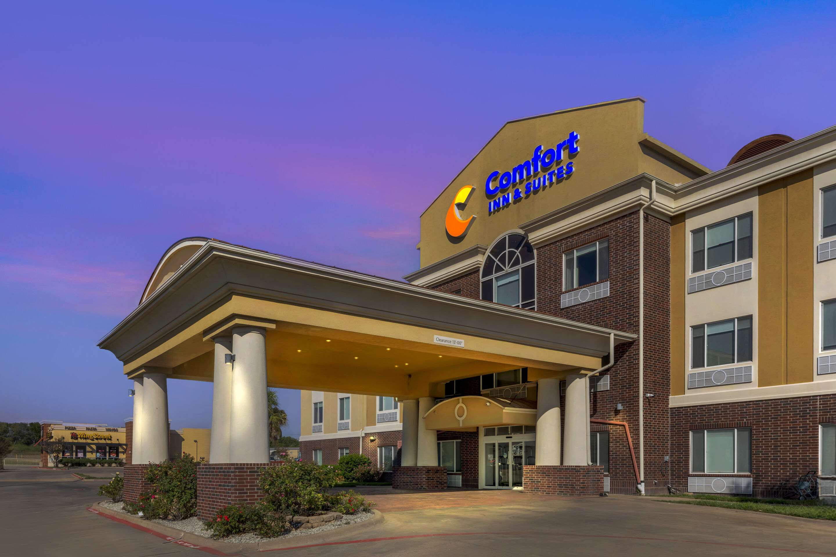 Twilight | Comfort Inn & Suites
