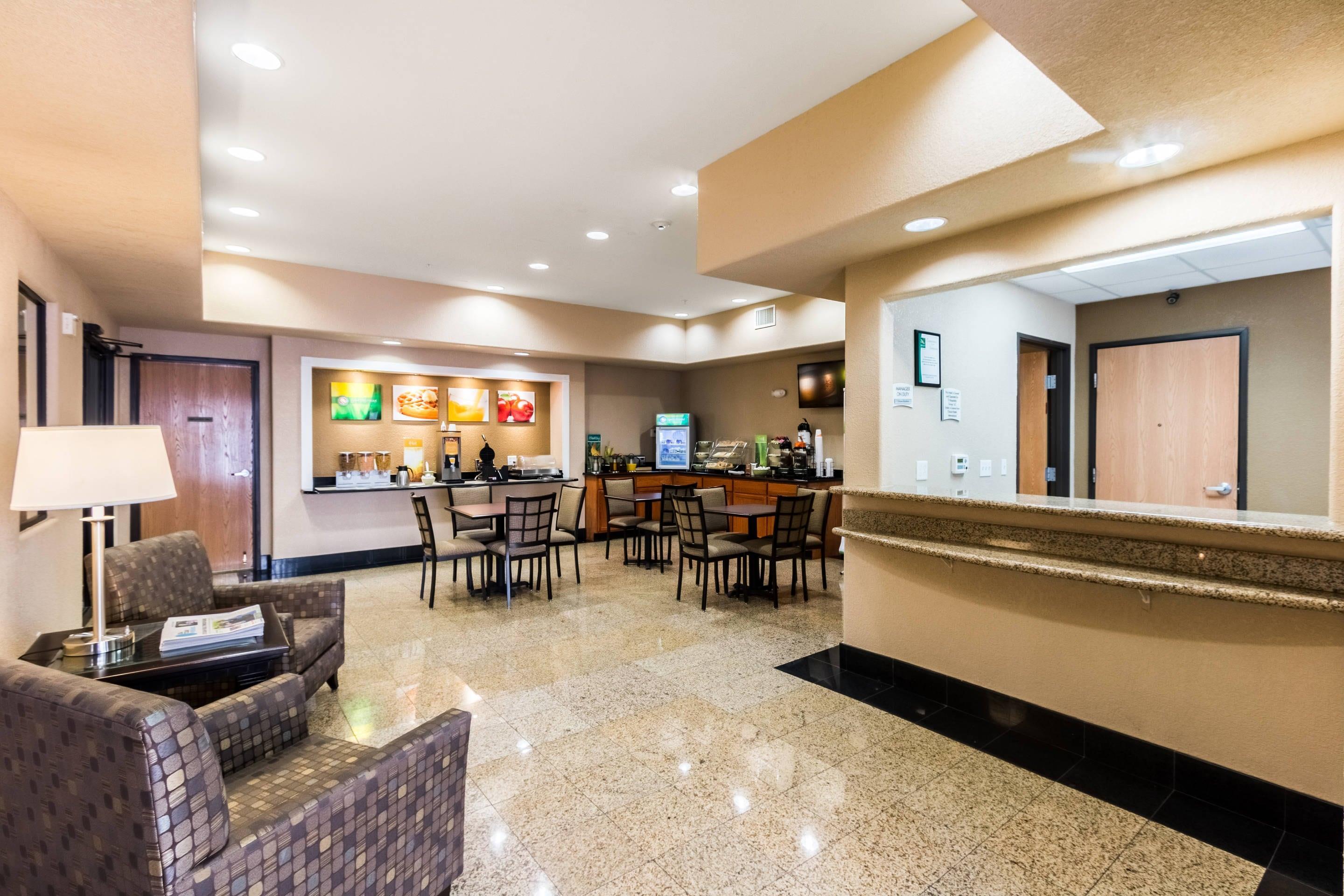 Spacious lobby | Quality Inn Killeen Forthood