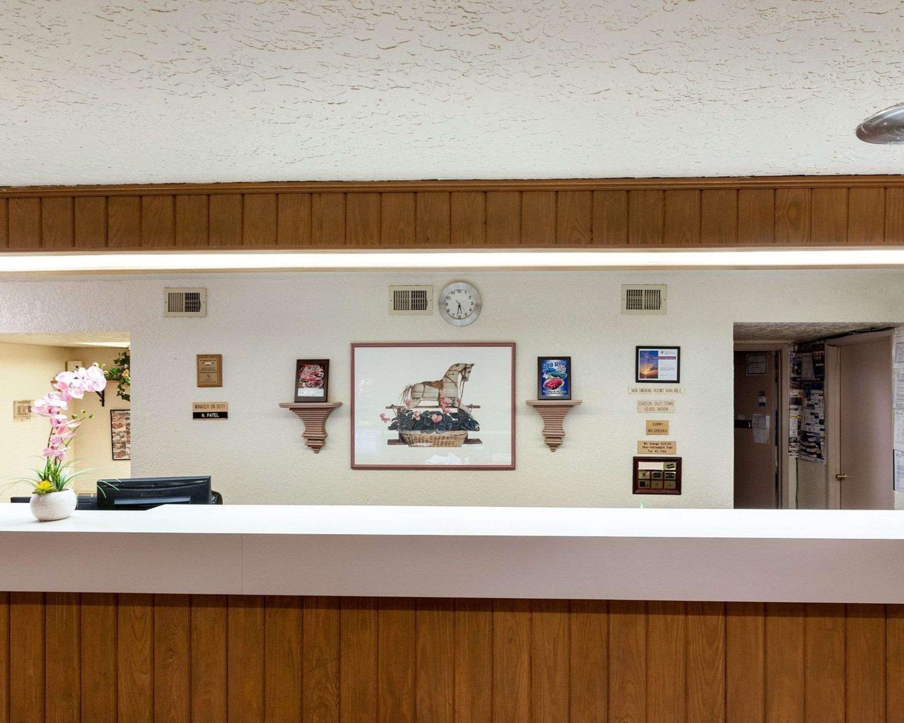 Front desk with friendly staff | Rodeway Inn