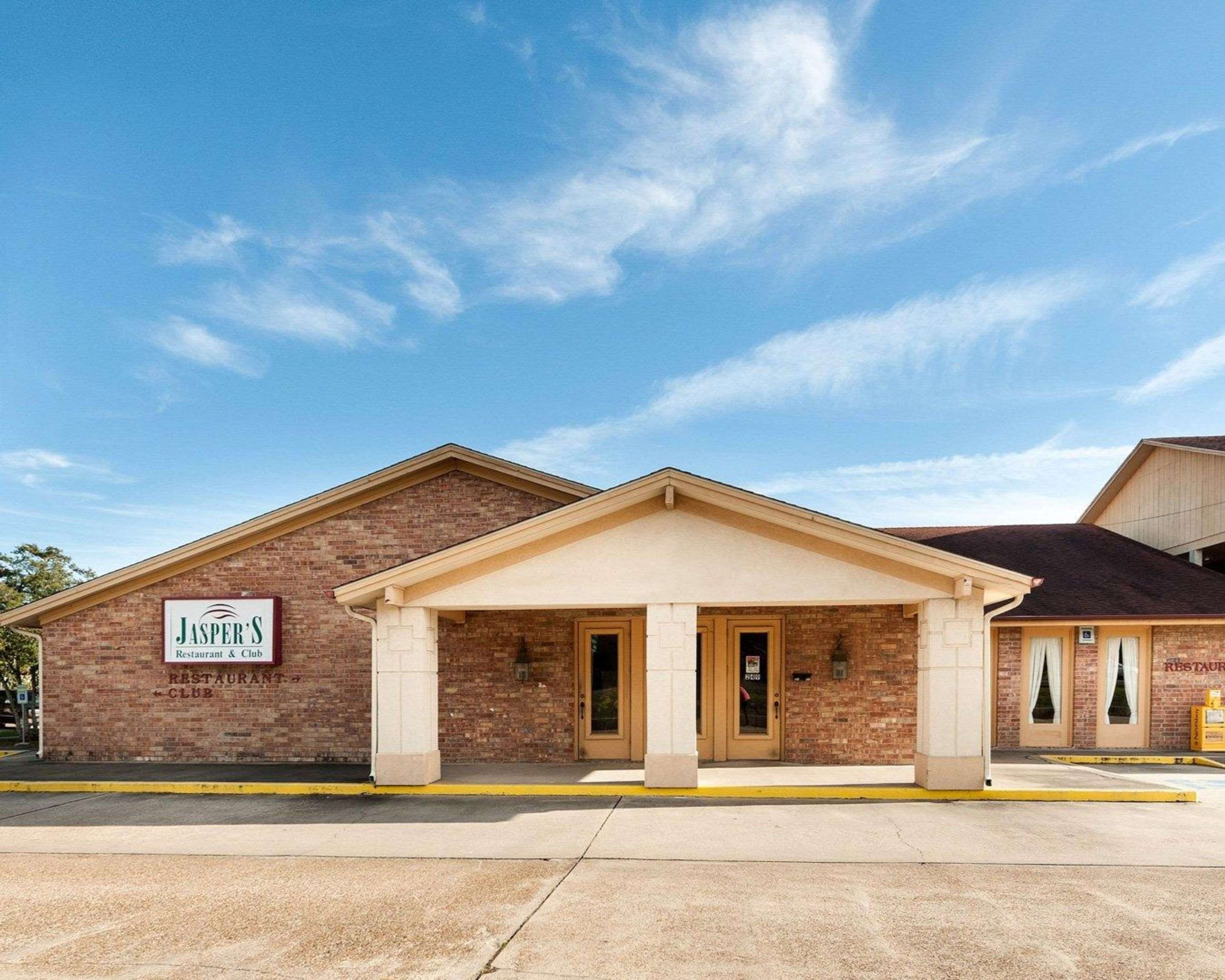 Hotel exterior | Rodeway Inn