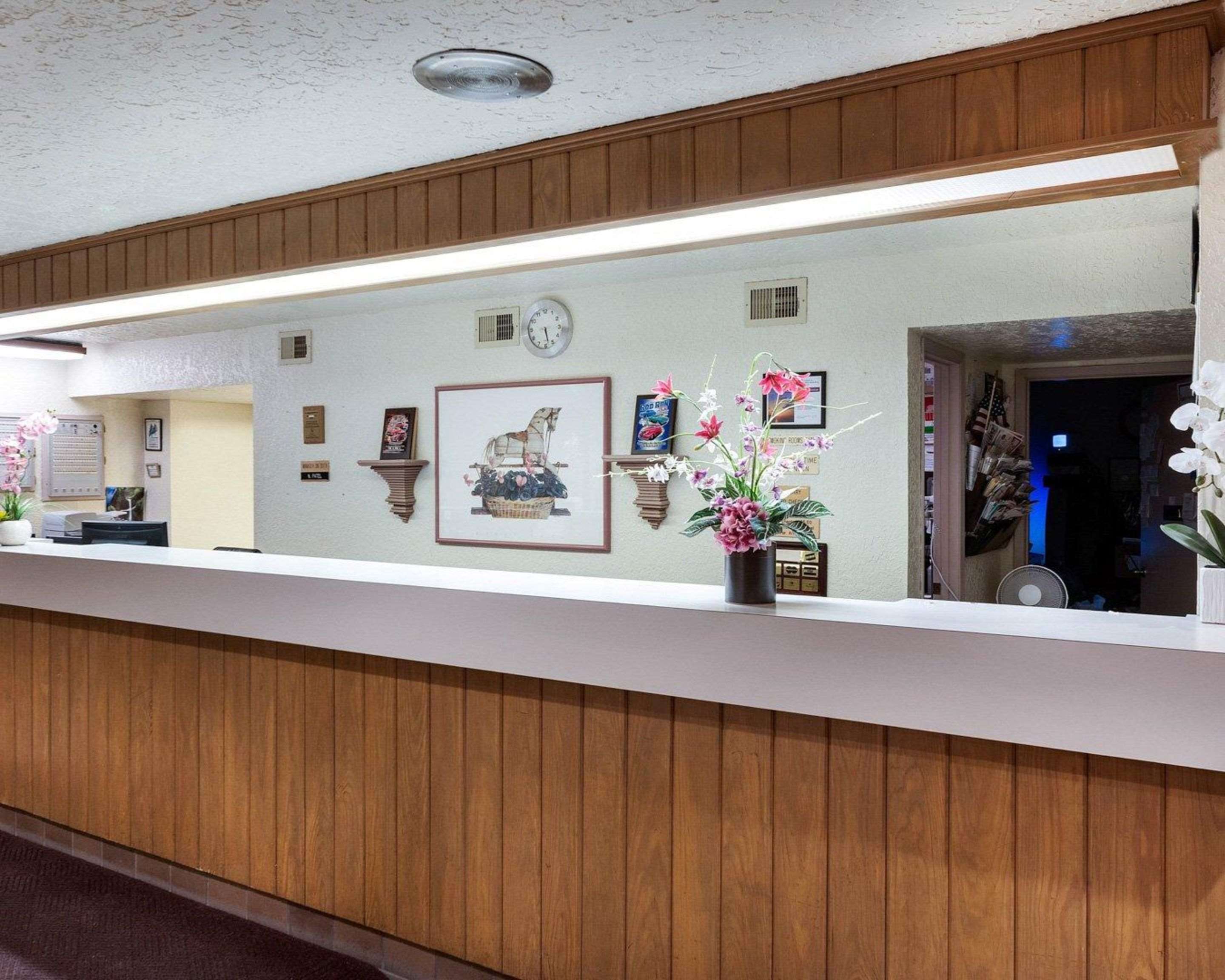 Front desk | Rodeway Inn