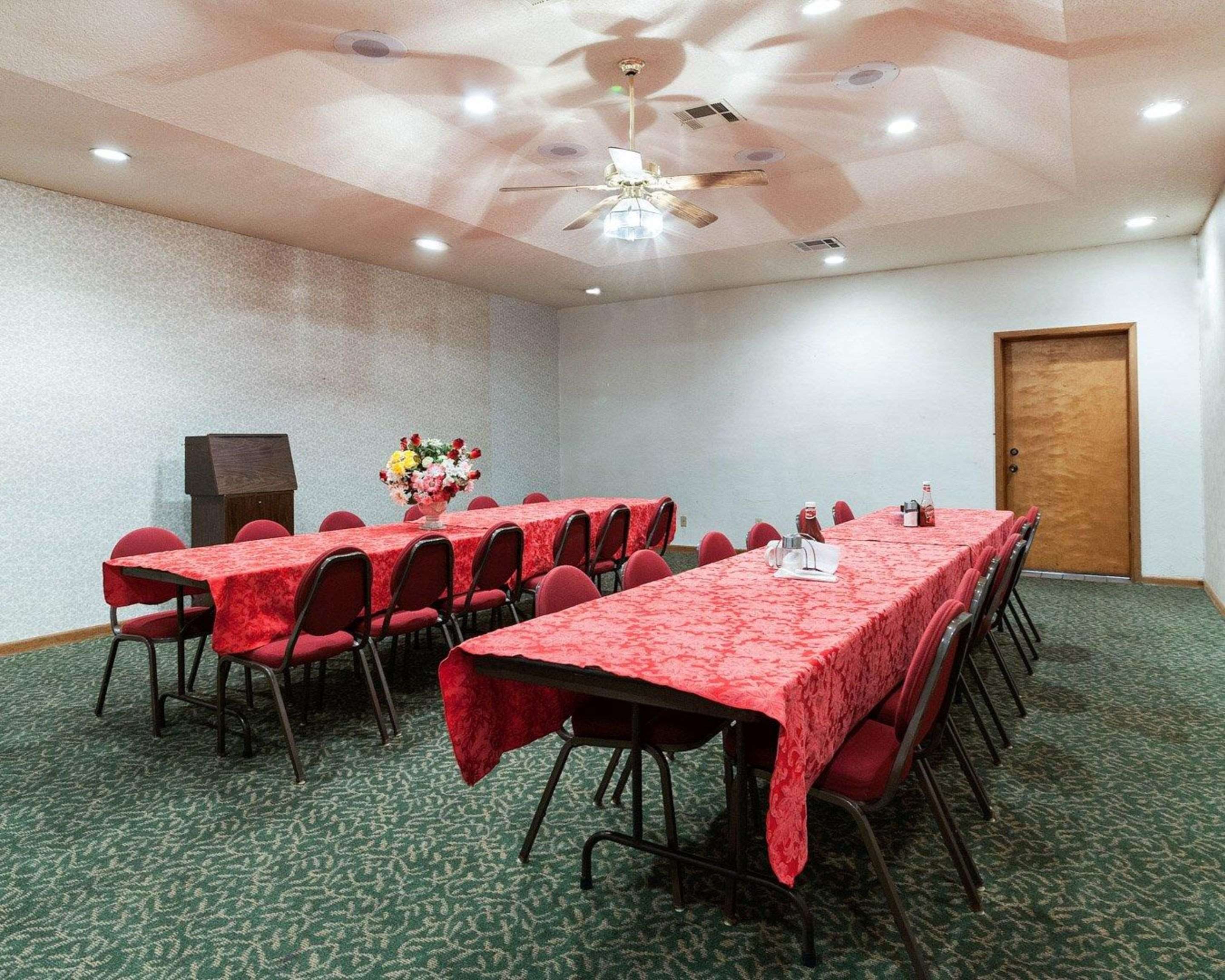 Banquet room | Rodeway Inn