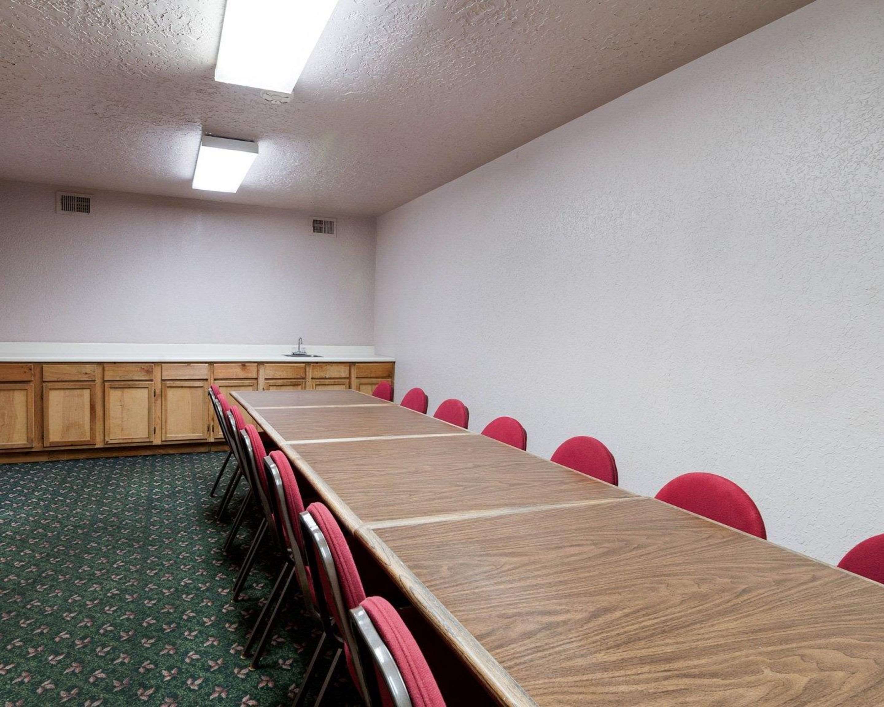 Conference room | Rodeway Inn