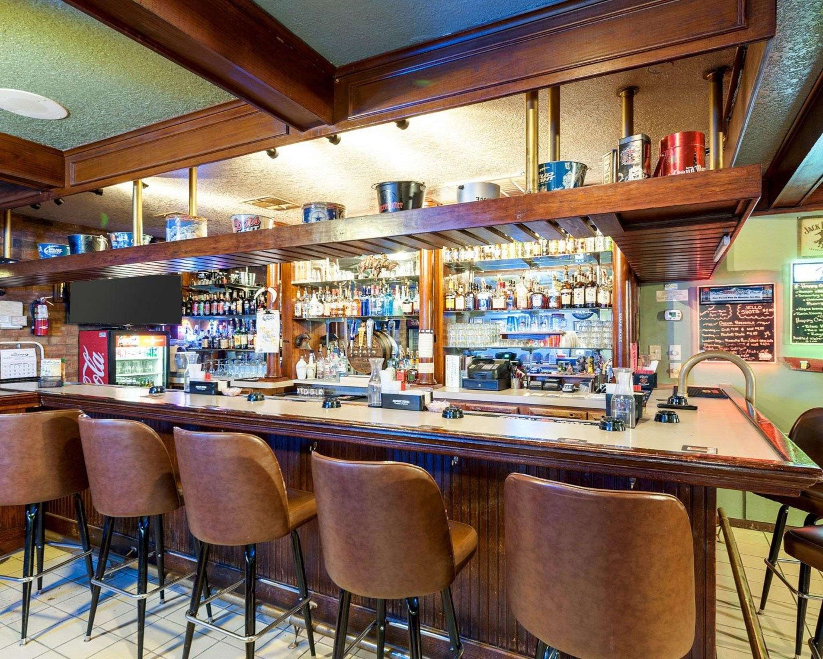 Hotel bar | Rodeway Inn