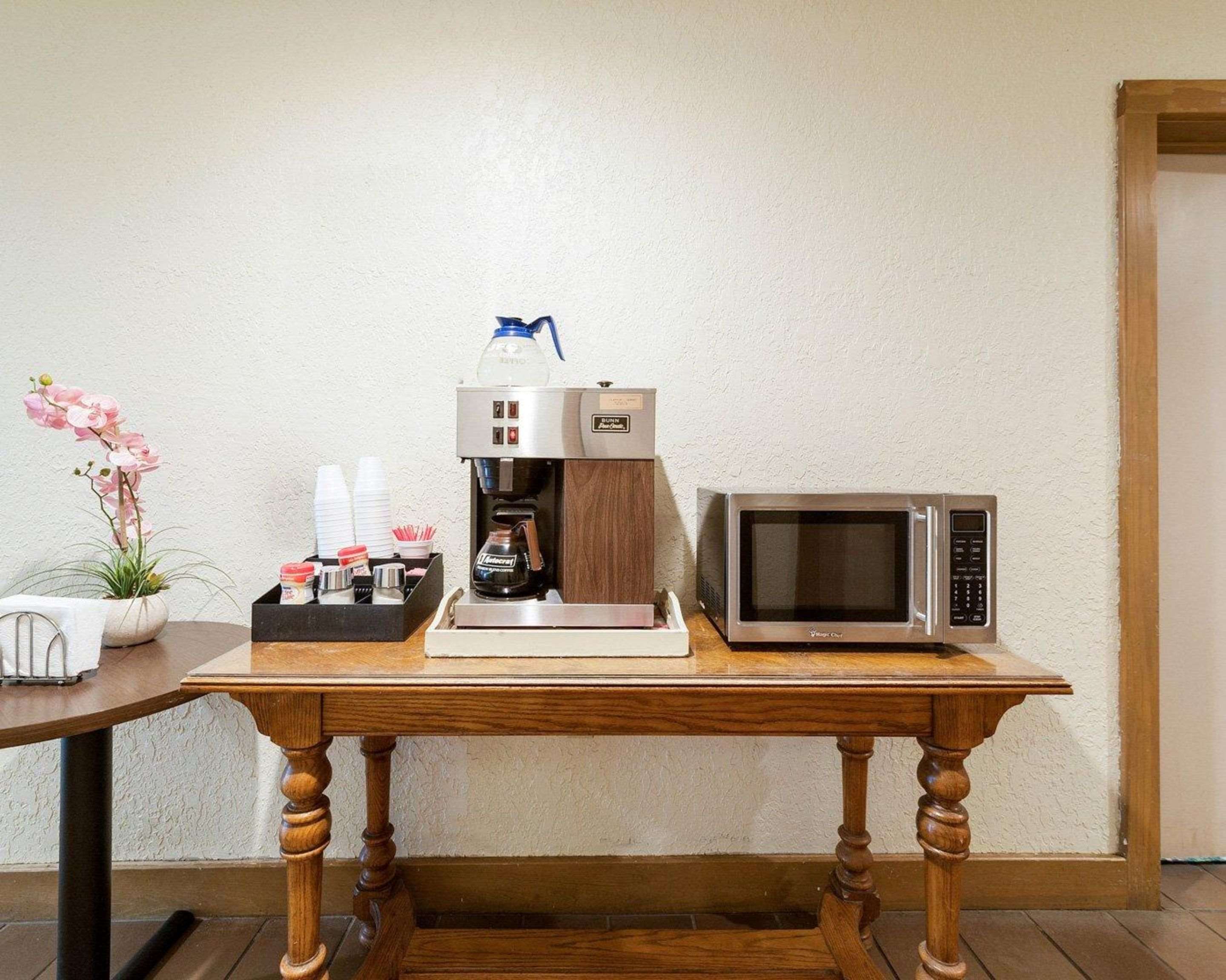 Breakfast area in the lobby | Rodeway Inn