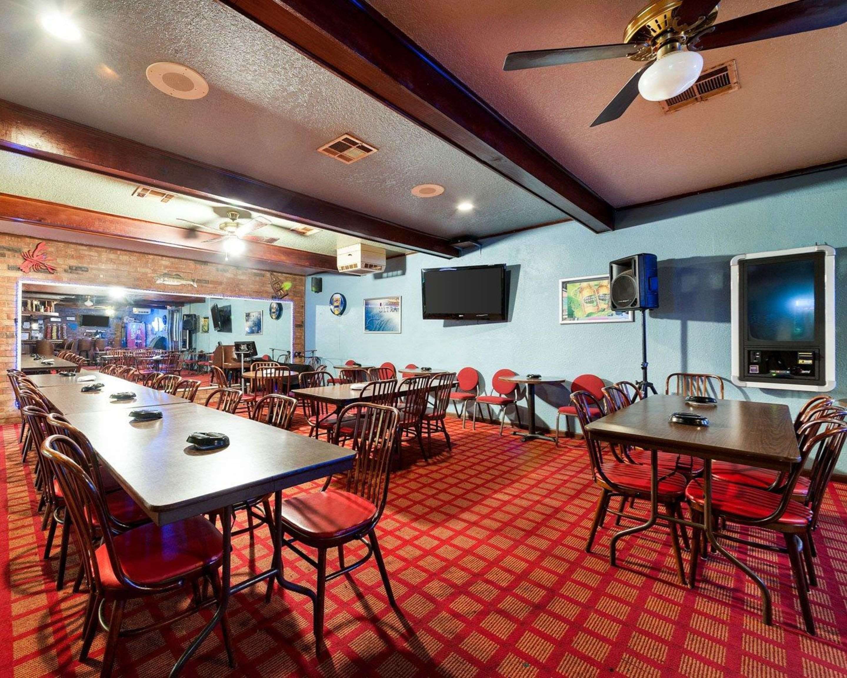 Hotel bar | Rodeway Inn