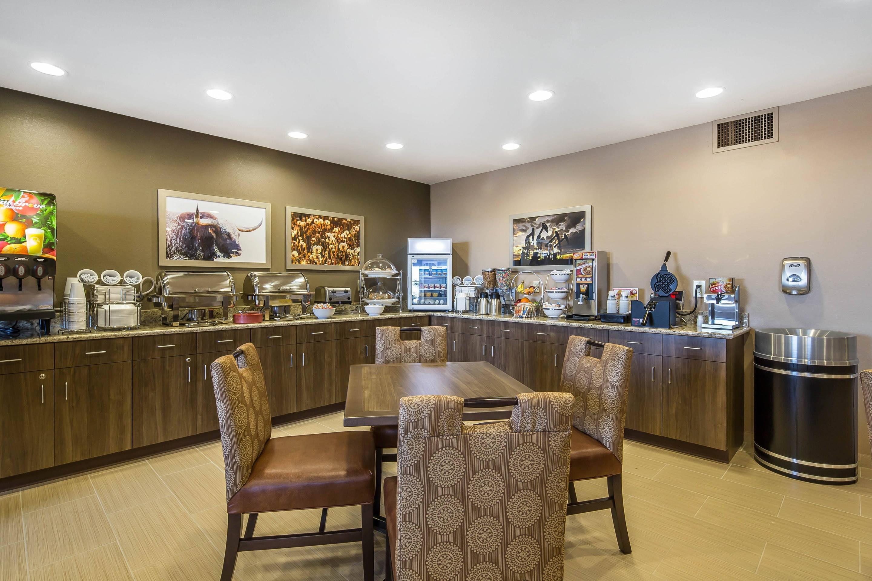 Breakfast area | Suburban Studios Midland I-20