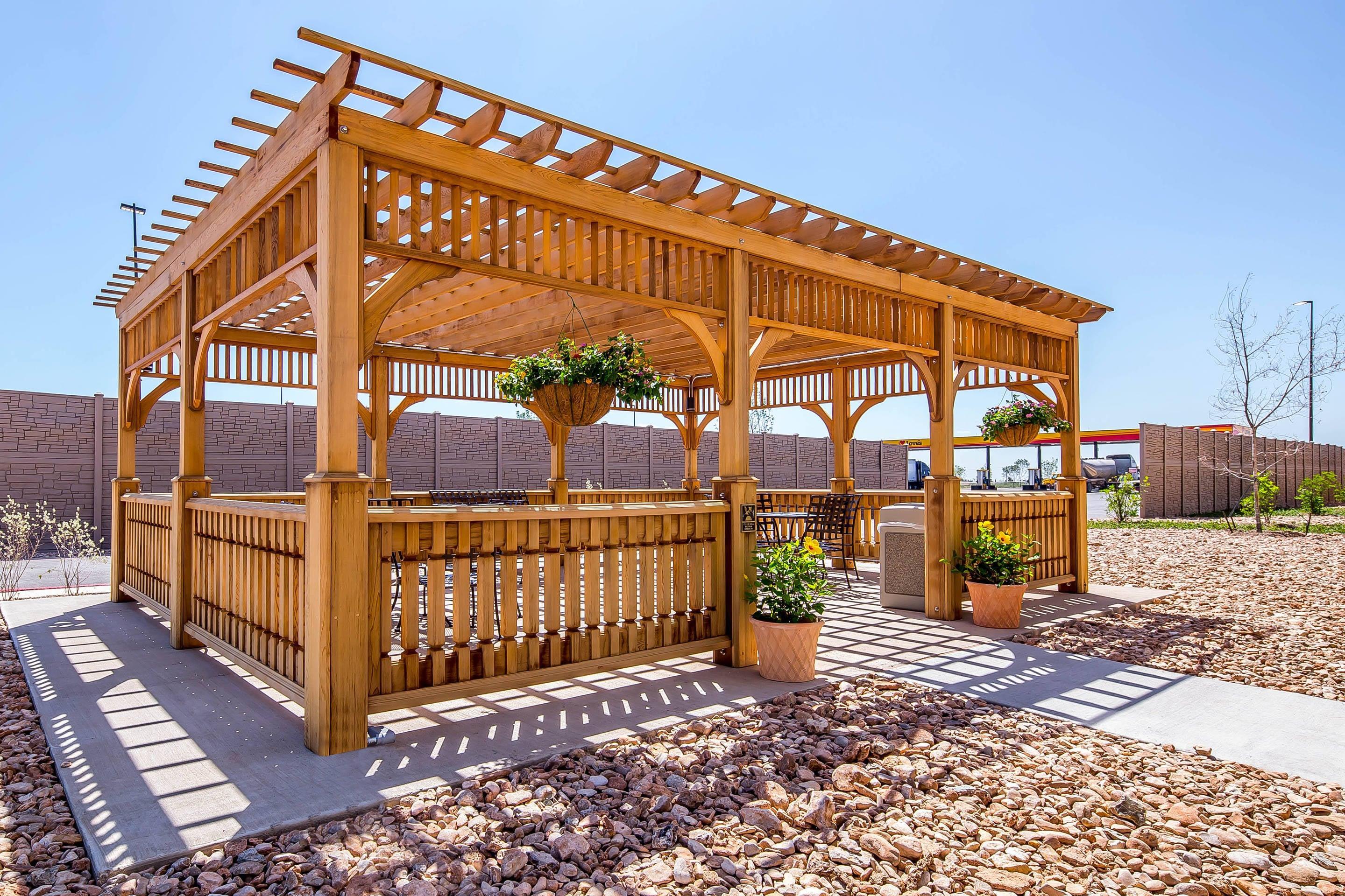 Hotel gazebo area | Suburban Studios Midland I-20