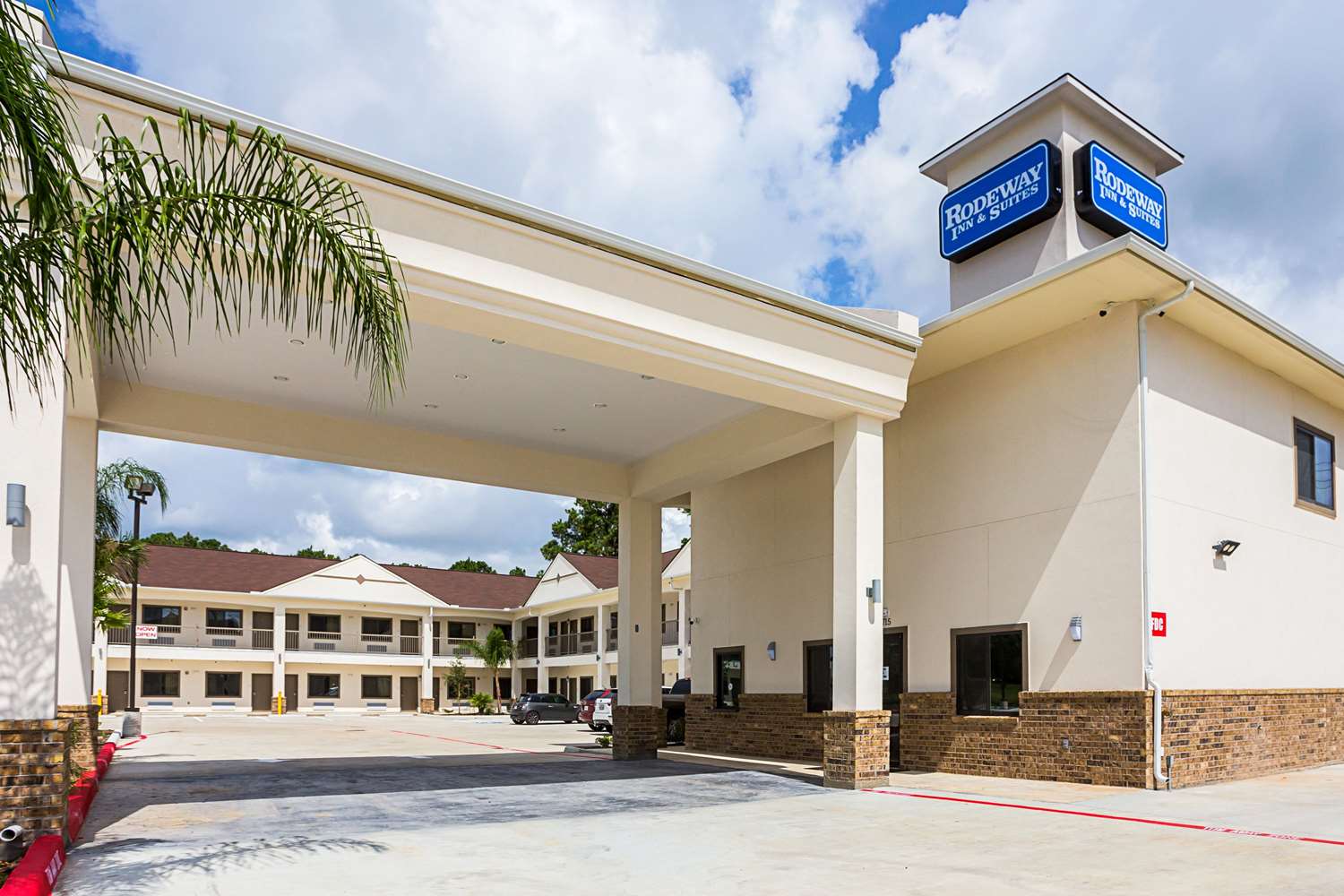 Rodeway Inn & Suites Splashtown Houston, TX See Discounts
