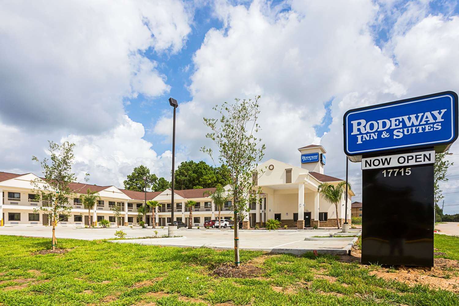 Rodeway Inn & Suites Splashtown Houston, TX See Discounts
