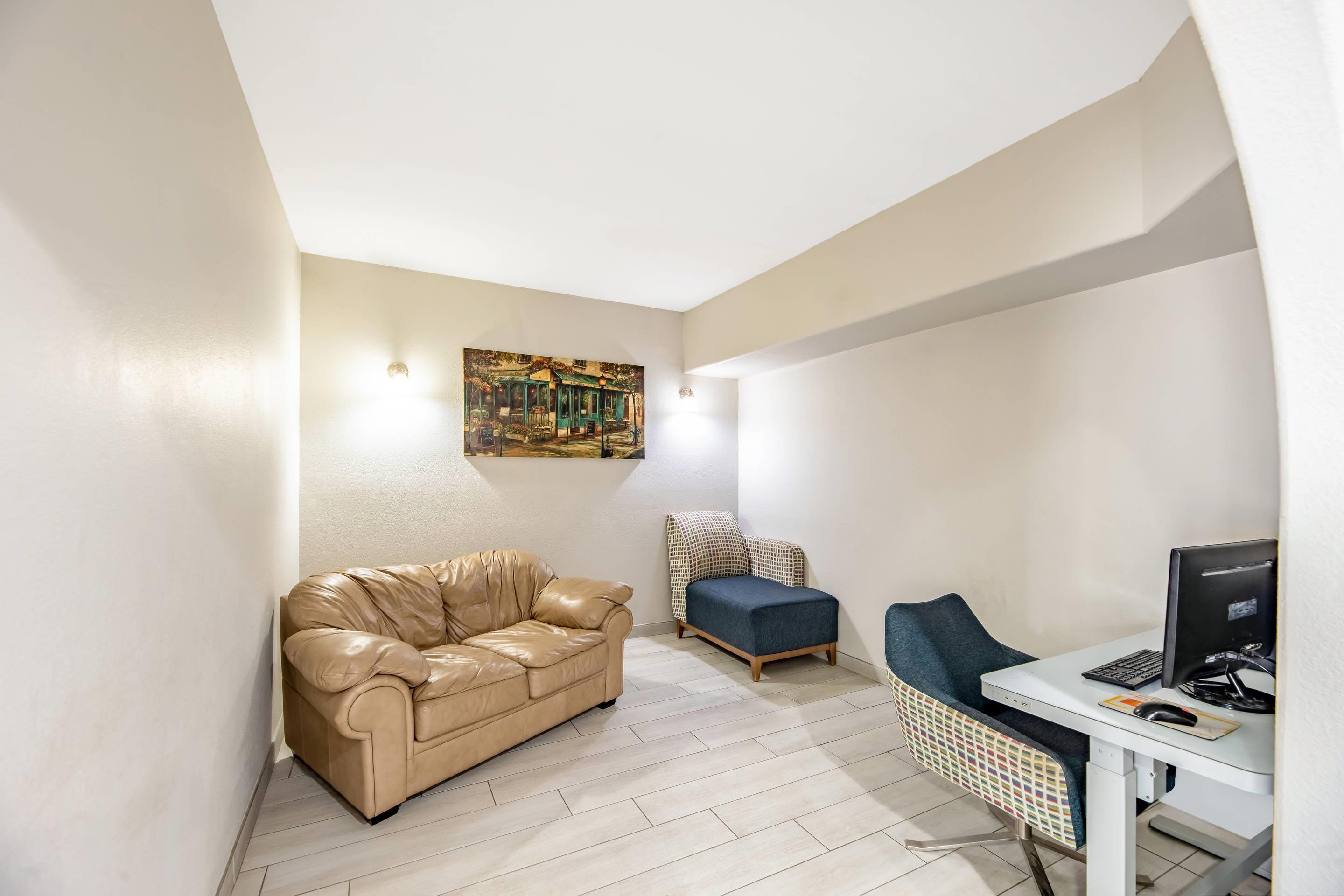 Business center | Quality Inn & Suites