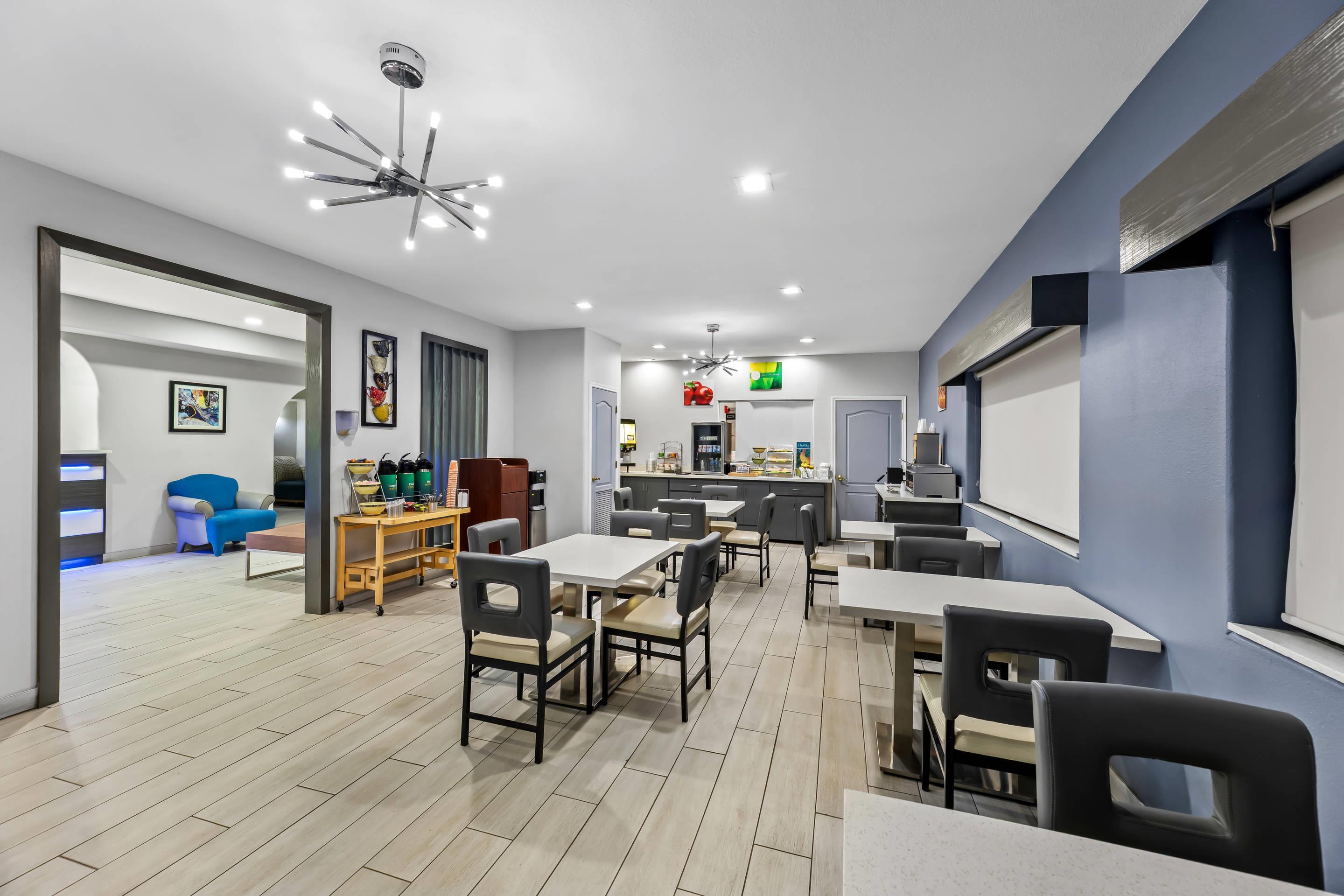 Breakfast area | Quality Inn & Suites