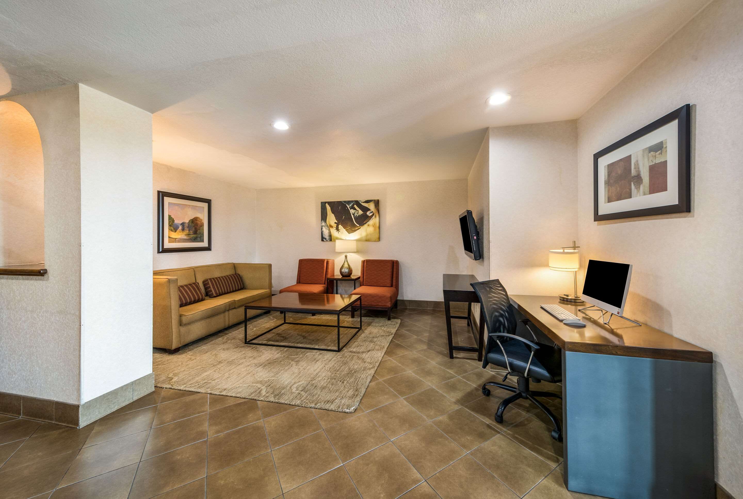 Lobby with sitting area | Quality Inn & Suites - Garland