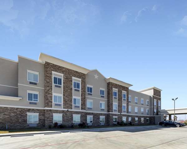 Exterior view - Quality Inn & Suites Victoria