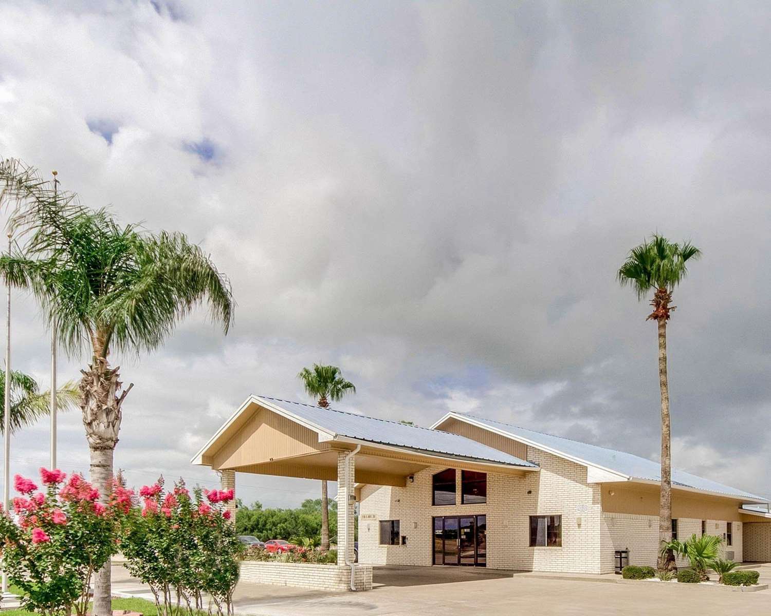 Econo Lodge Falfurrias, TX See Discounts