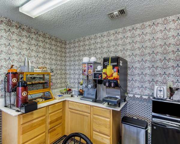 Amenities - Econo Lodge Falfurrias