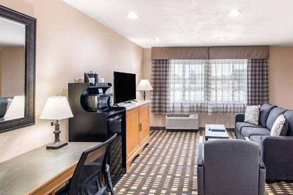 Suite - Quality Inn & Suites Plano