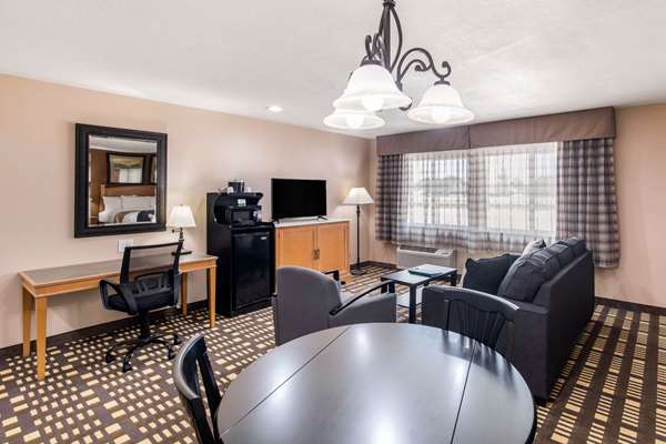 Suite - Quality Inn & Suites Plano