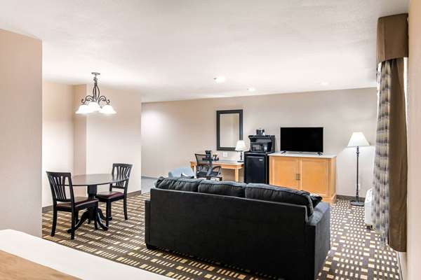 Suite - Quality Inn & Suites Plano