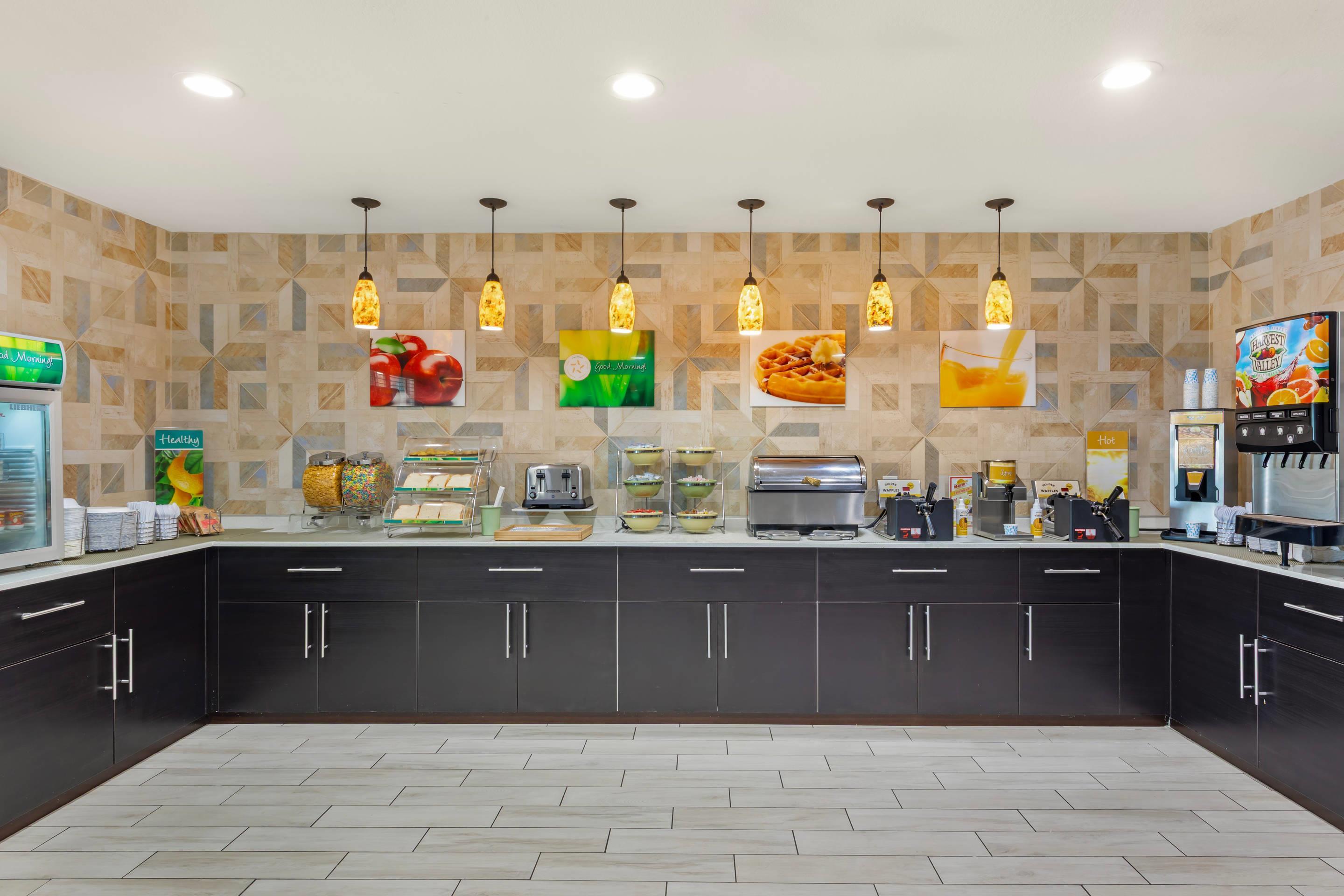 Breakfast area | Quality Inn & Suites Plano