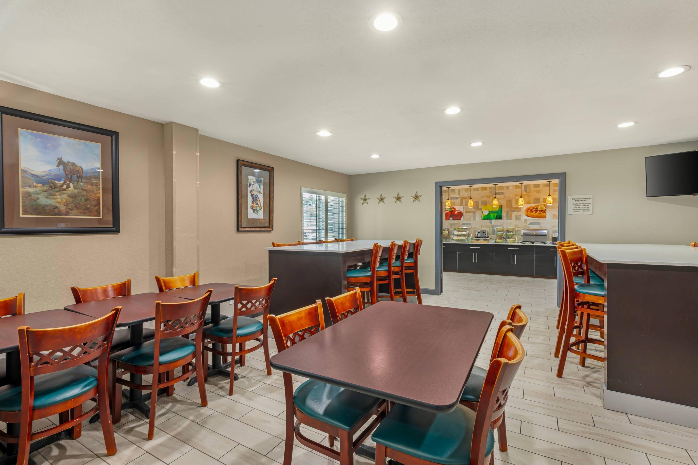 Breakfast area | Quality Inn & Suites Plano
