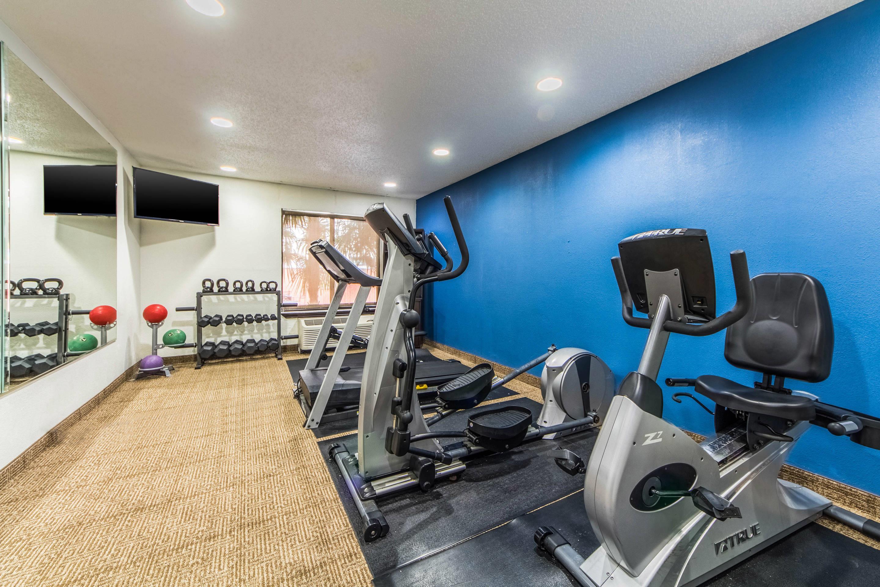 Fitness center | Comfort Inn Dallas Park Central