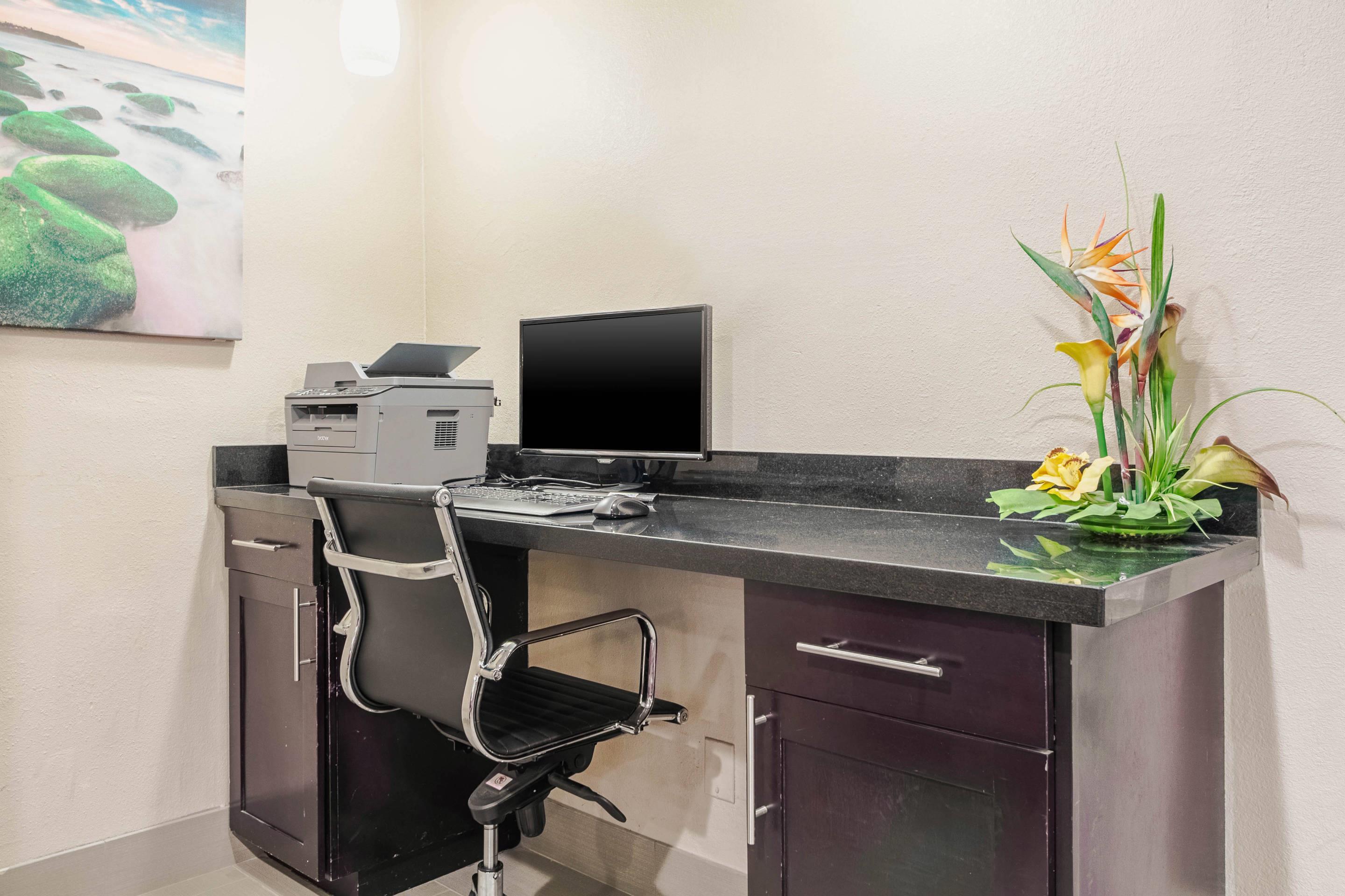 Business center | Comfort Inn Dallas Park Central