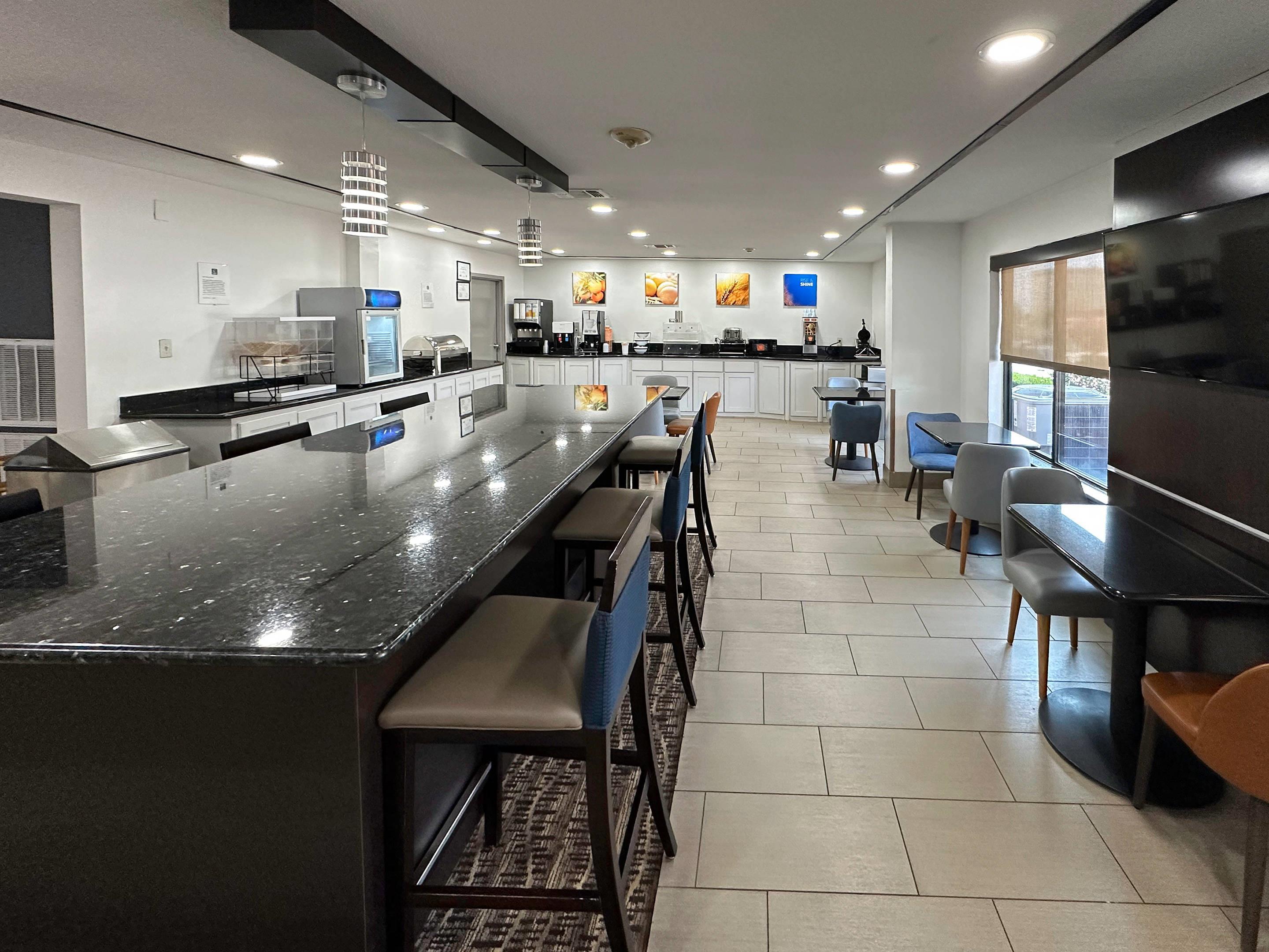 Hotel lobby | Comfort Inn Dallas Park Central