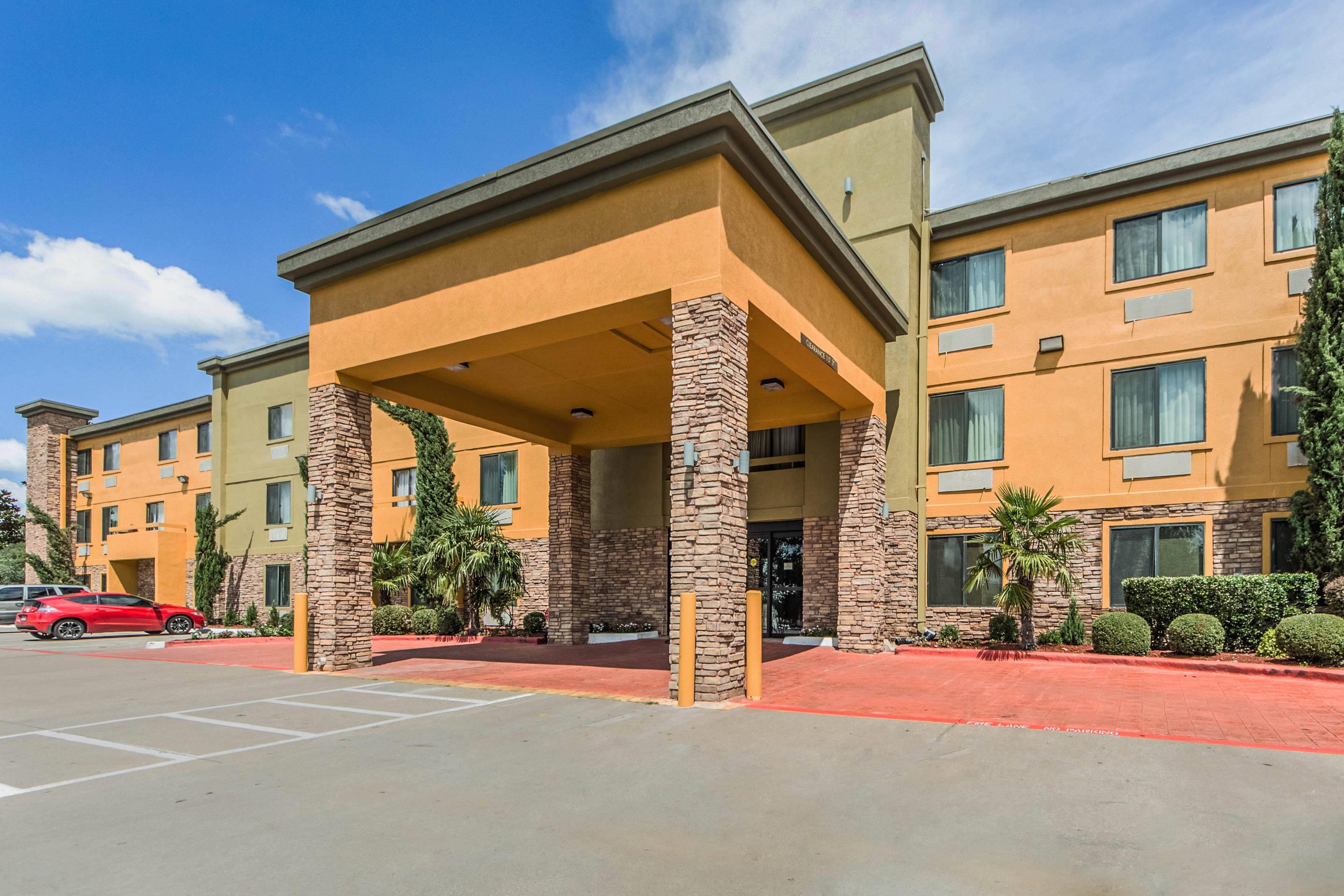Hotel near popular attractions | Comfort Inn Dallas Park Central