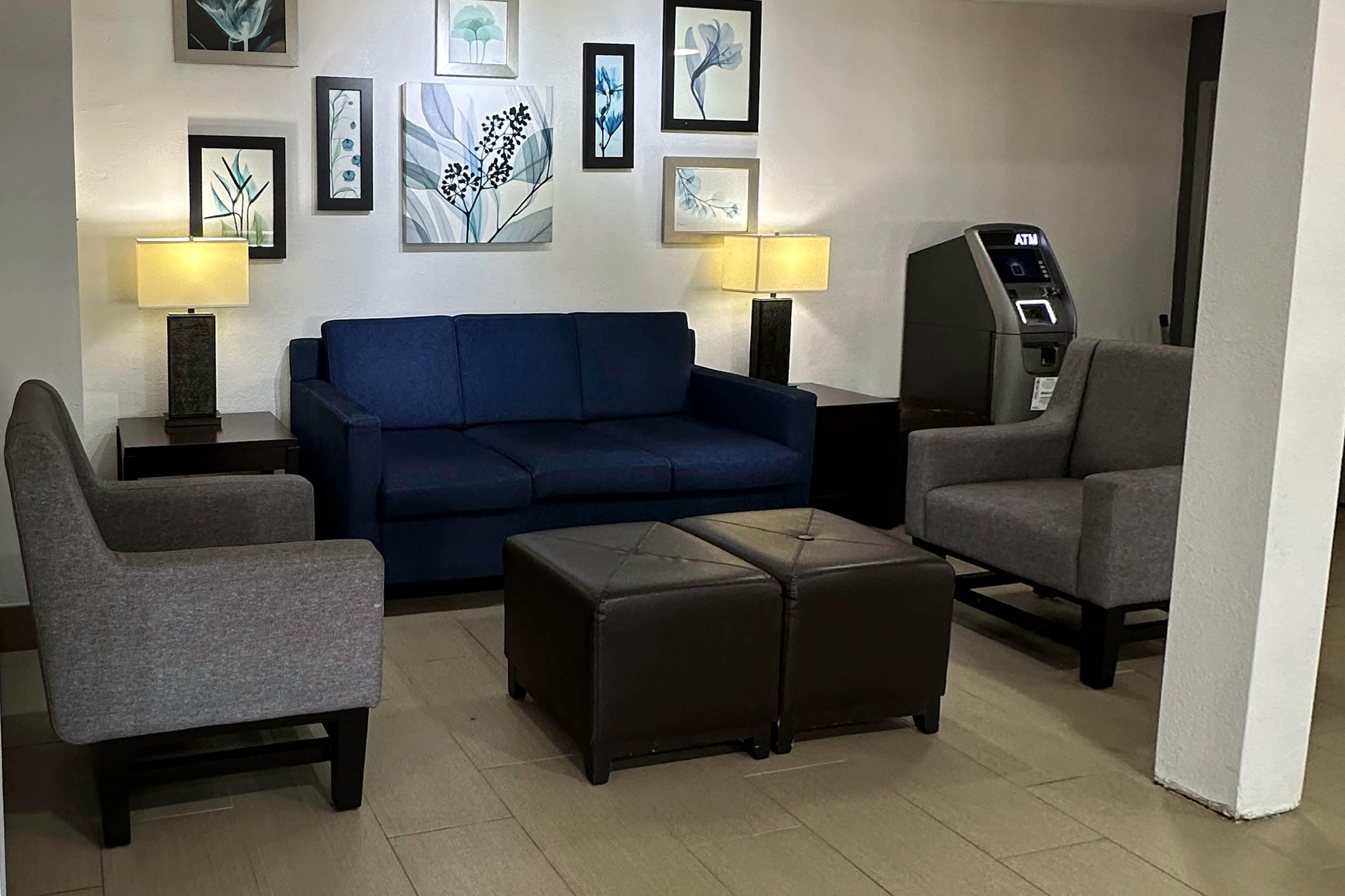 Hotel lobby | Comfort Inn Dallas Park Central