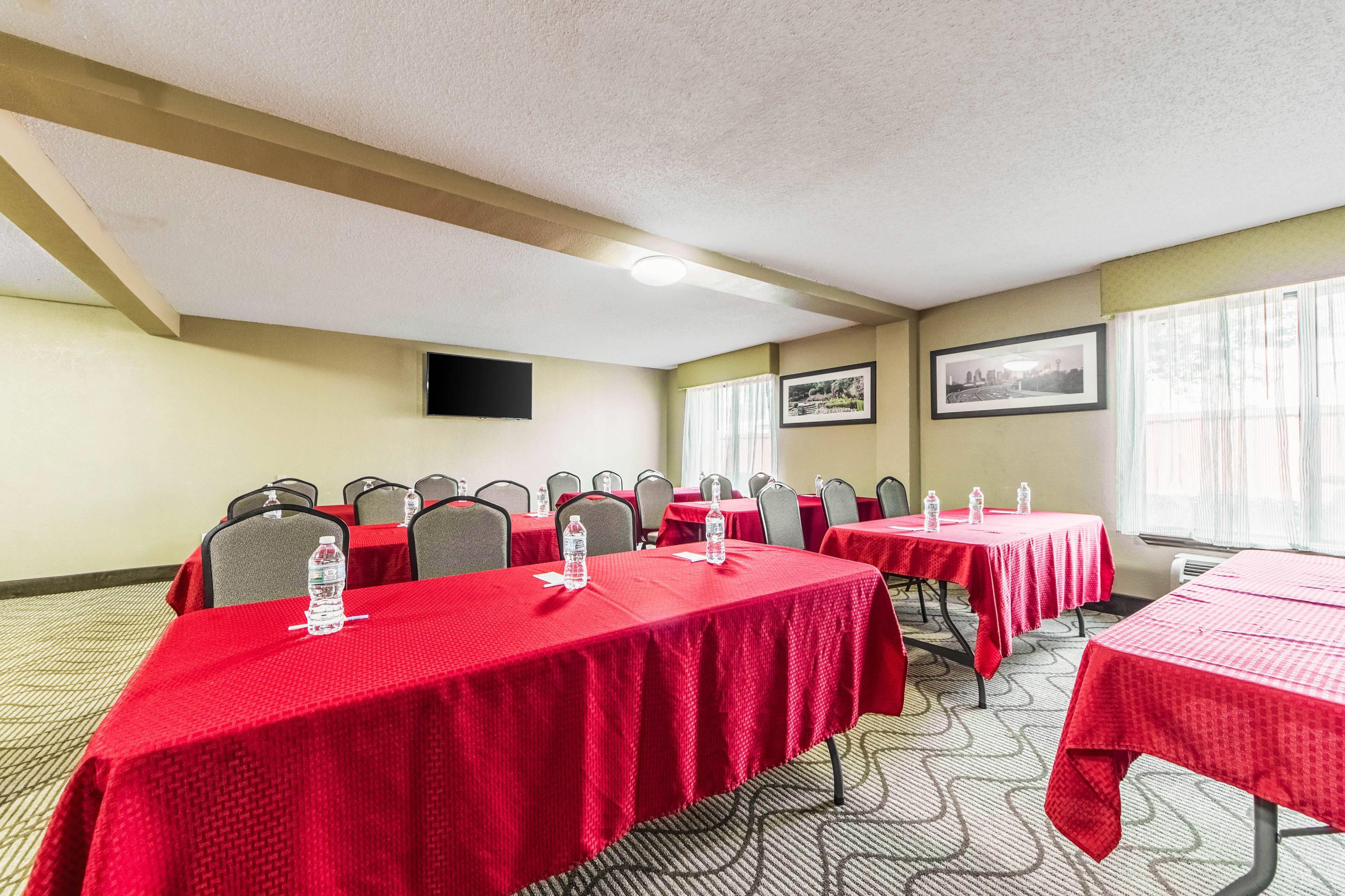 Large space for receptions, parties, anniversaries, and business meetings | Comfort Inn Dallas Park Central