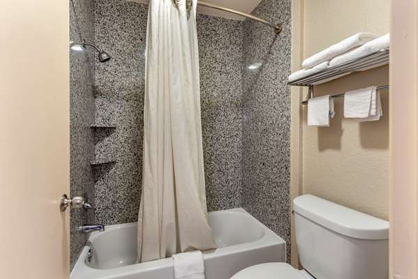  - Econo Lodge West San Antonio