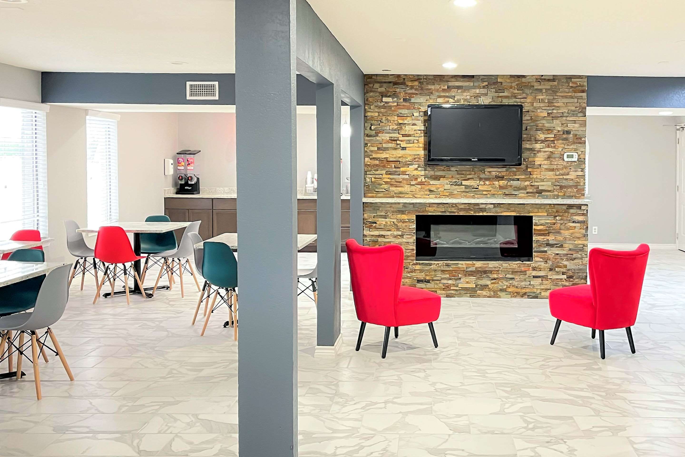 Lobby with sitting area | Econo Lodge Near Lackland Air Force Base-SeaWorld