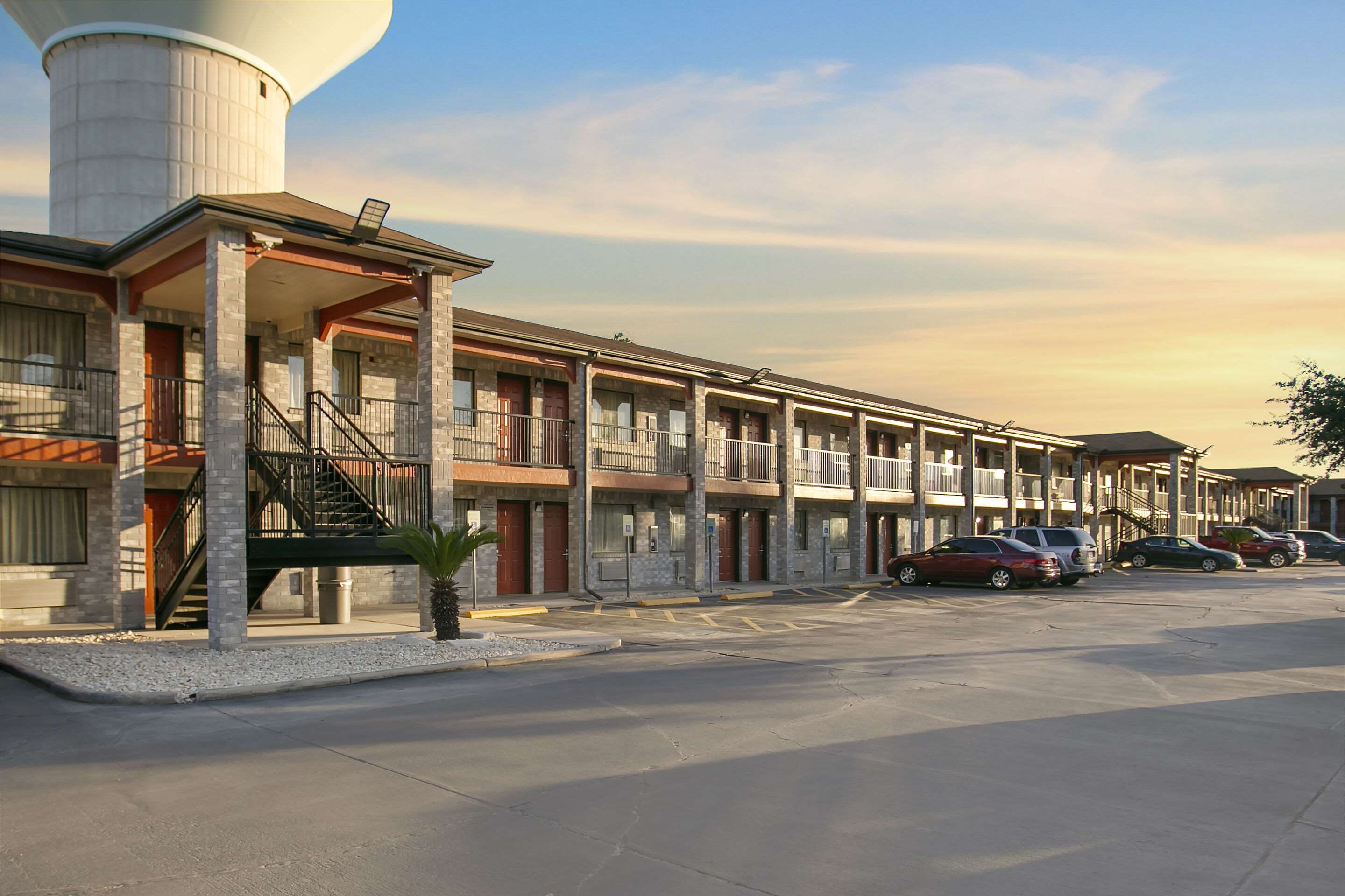 Hotel exterior | Econo Lodge Near Lackland Air Force Base-SeaWorld