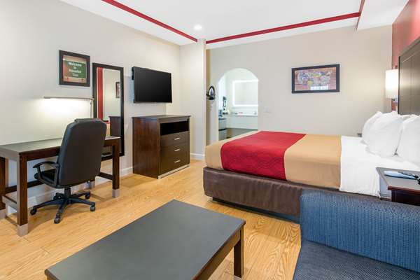Suite - Econo Lodge Inn & Suites Northwest Houston