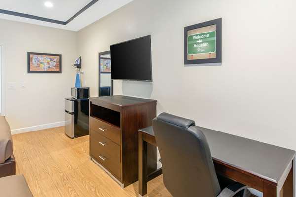  - Econo Lodge Inn & Suites Northwest Houston