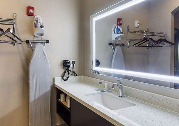  - Econo Lodge Inn & Suites Northwest Houston