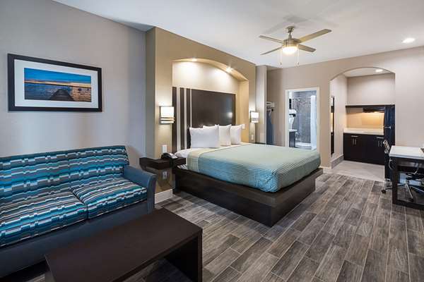 Suite - Econo Lodge Inn & Suites Northwest Houston
