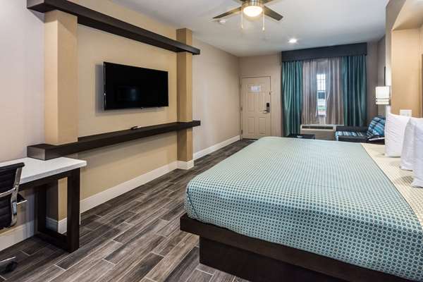 Suite - Econo Lodge Inn & Suites Northwest Houston