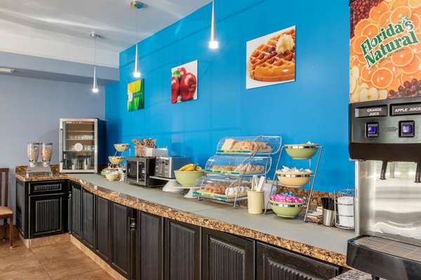 Amenities - Quality Inn & Suites Mercedes