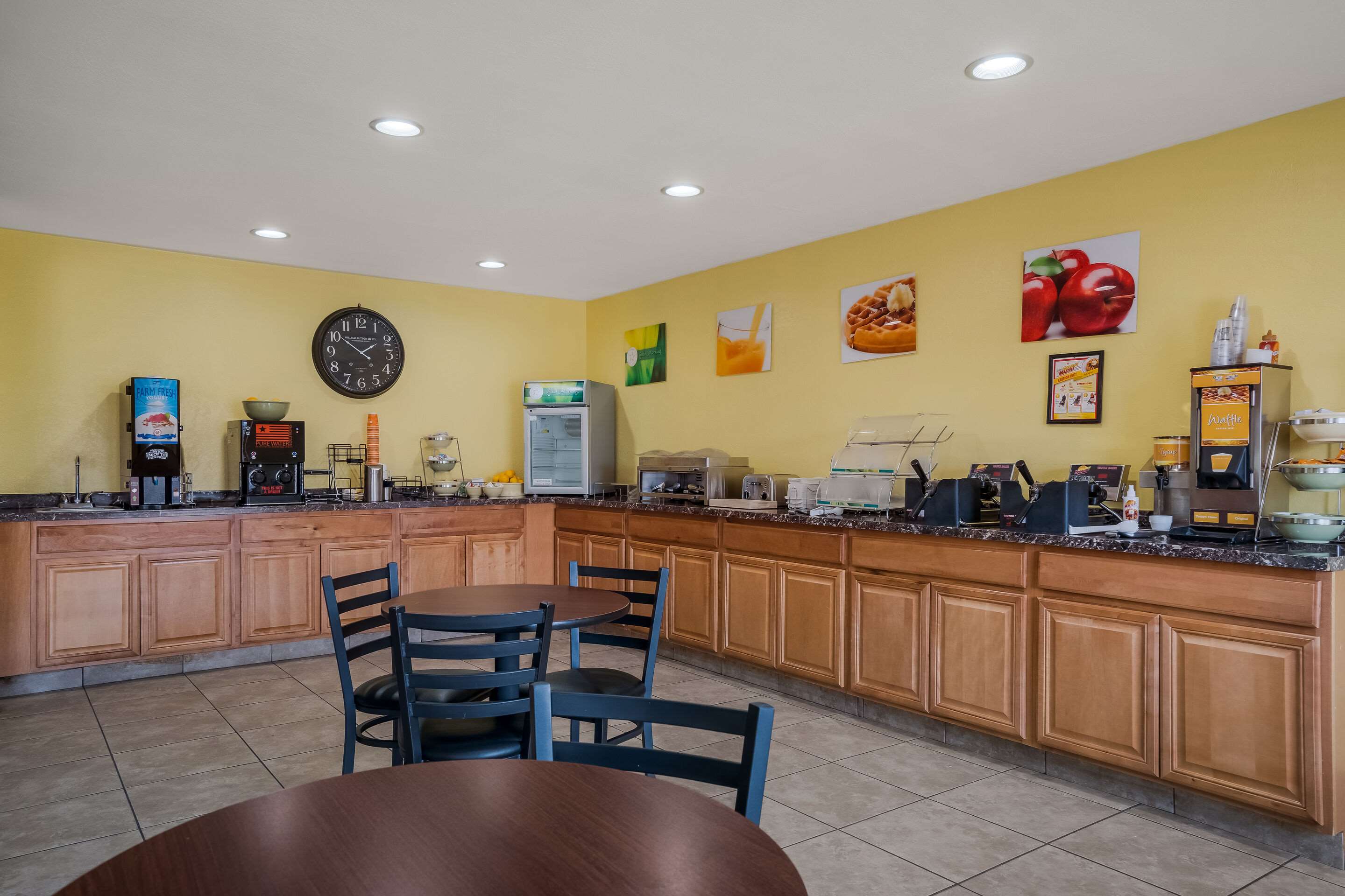 Breakfast area | Quality Inn Richfield I-70