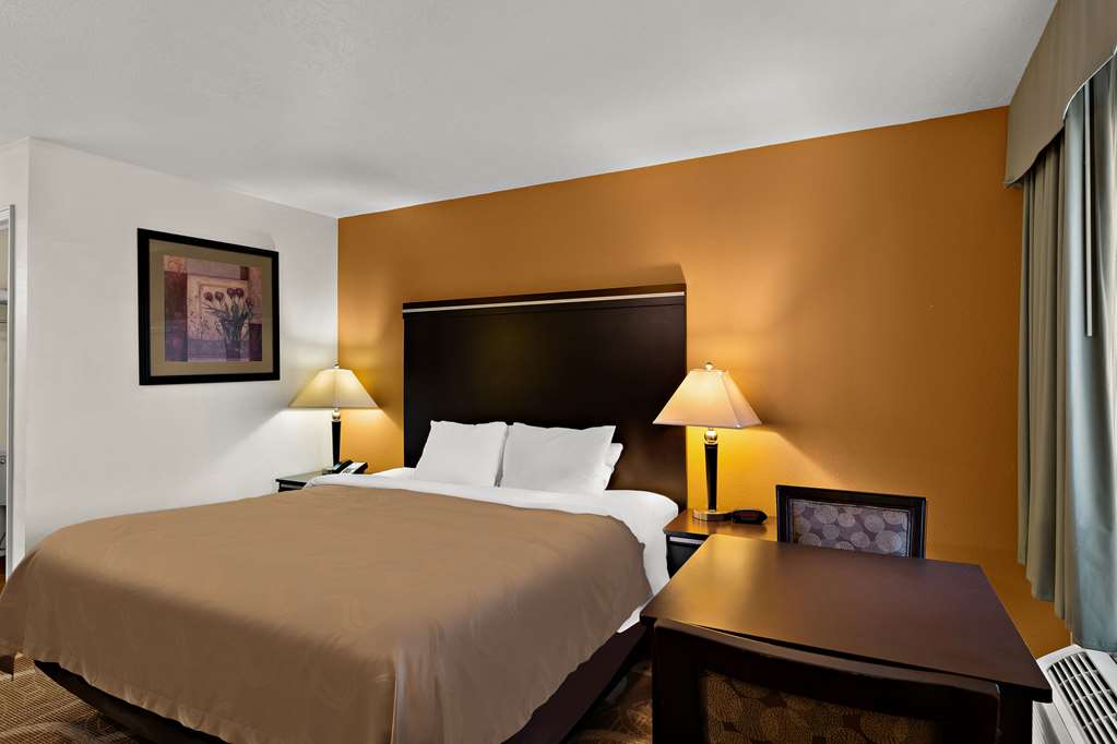 QUALITY INN SAINT GEORGE SOUTH BLUF-guestroom-Guest Room,On-Site.jpg