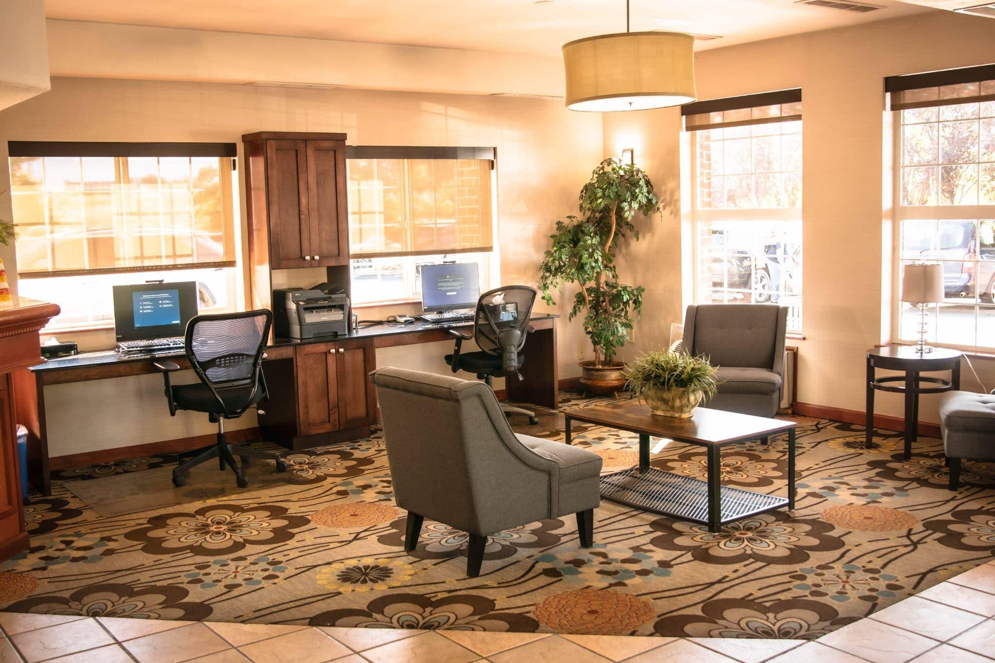 Hotel lobby | Comfort Suites Airport