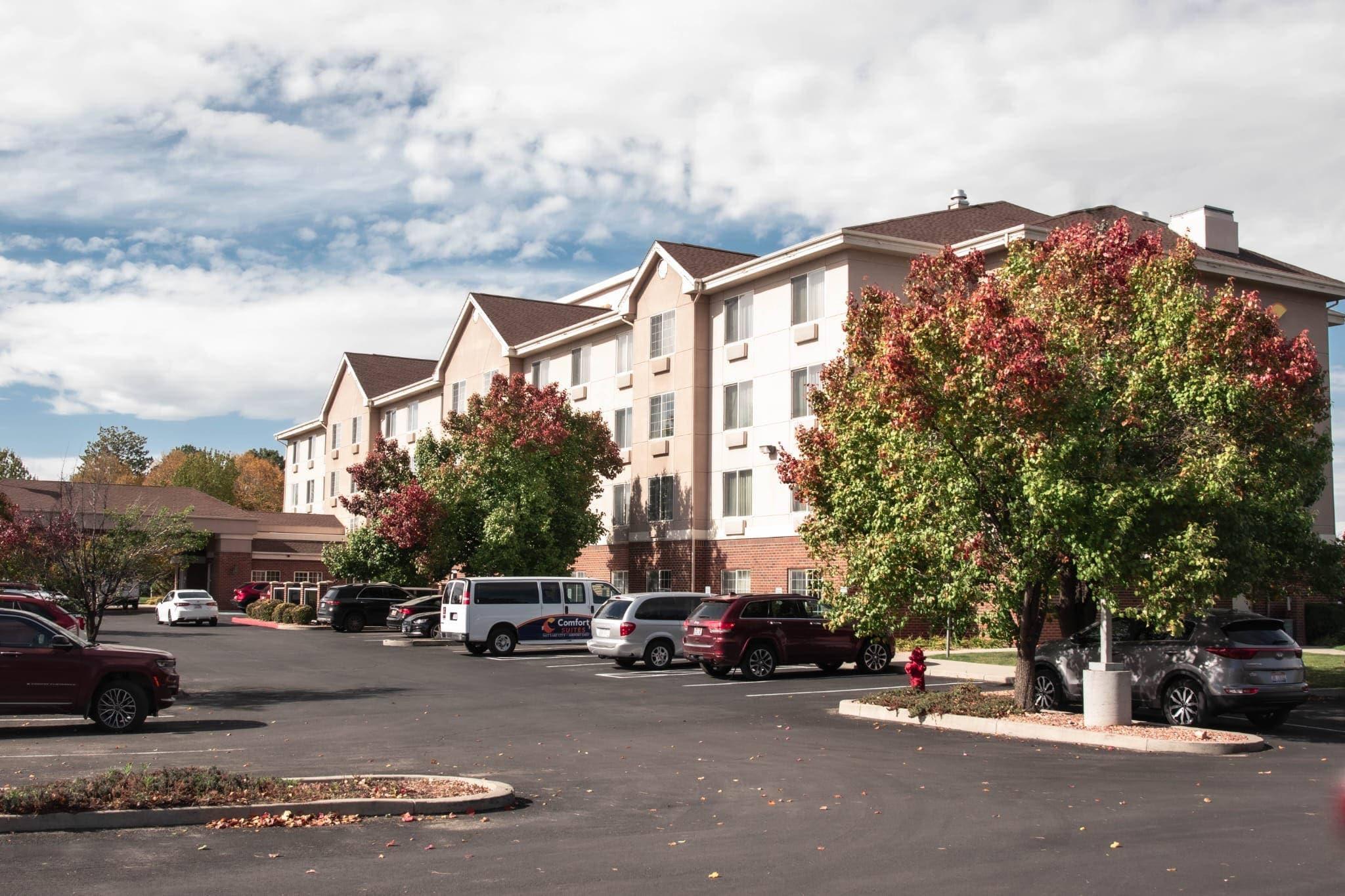 Hotel exterior | Comfort Suites Airport