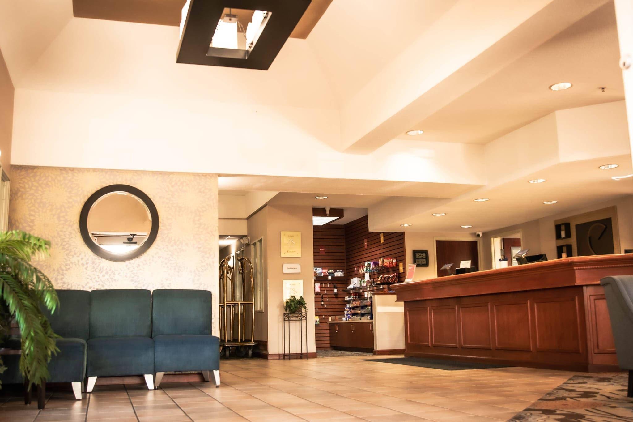 Hotel lobby | Comfort Suites Airport